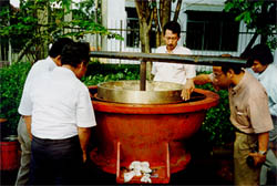 bubut7.jpg (24024 bytes)