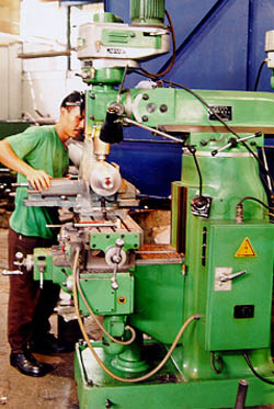 bubut8.jpg (40493 bytes)