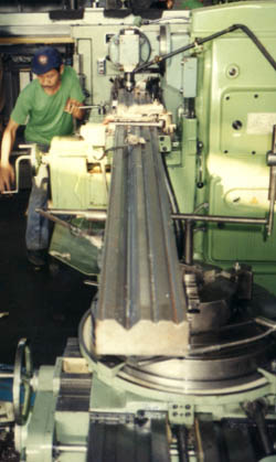 bubut9.jpg (31253 bytes)