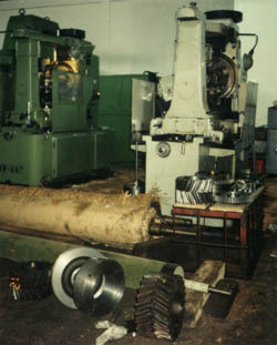 gear2.jpg (25069 bytes)